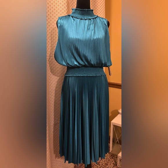 NWT. Nanette Lepore Elegant Teal Pleated Sleeveless Dress - Picture 2 of 7